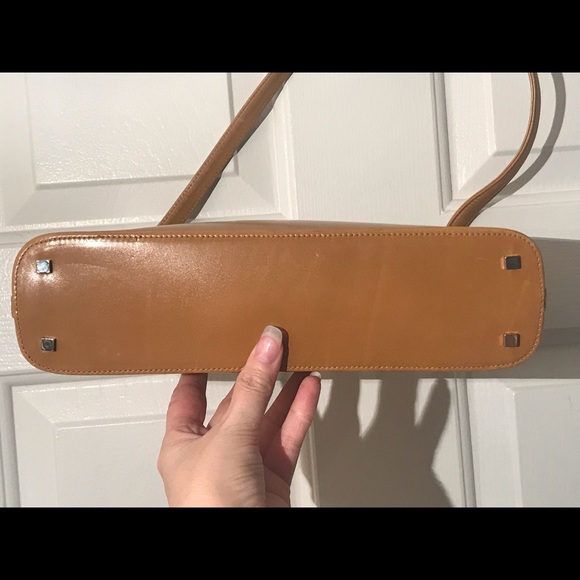Stuart Weitzman Tan Patent Leather Shoulder Bag - Picture 2 of 6